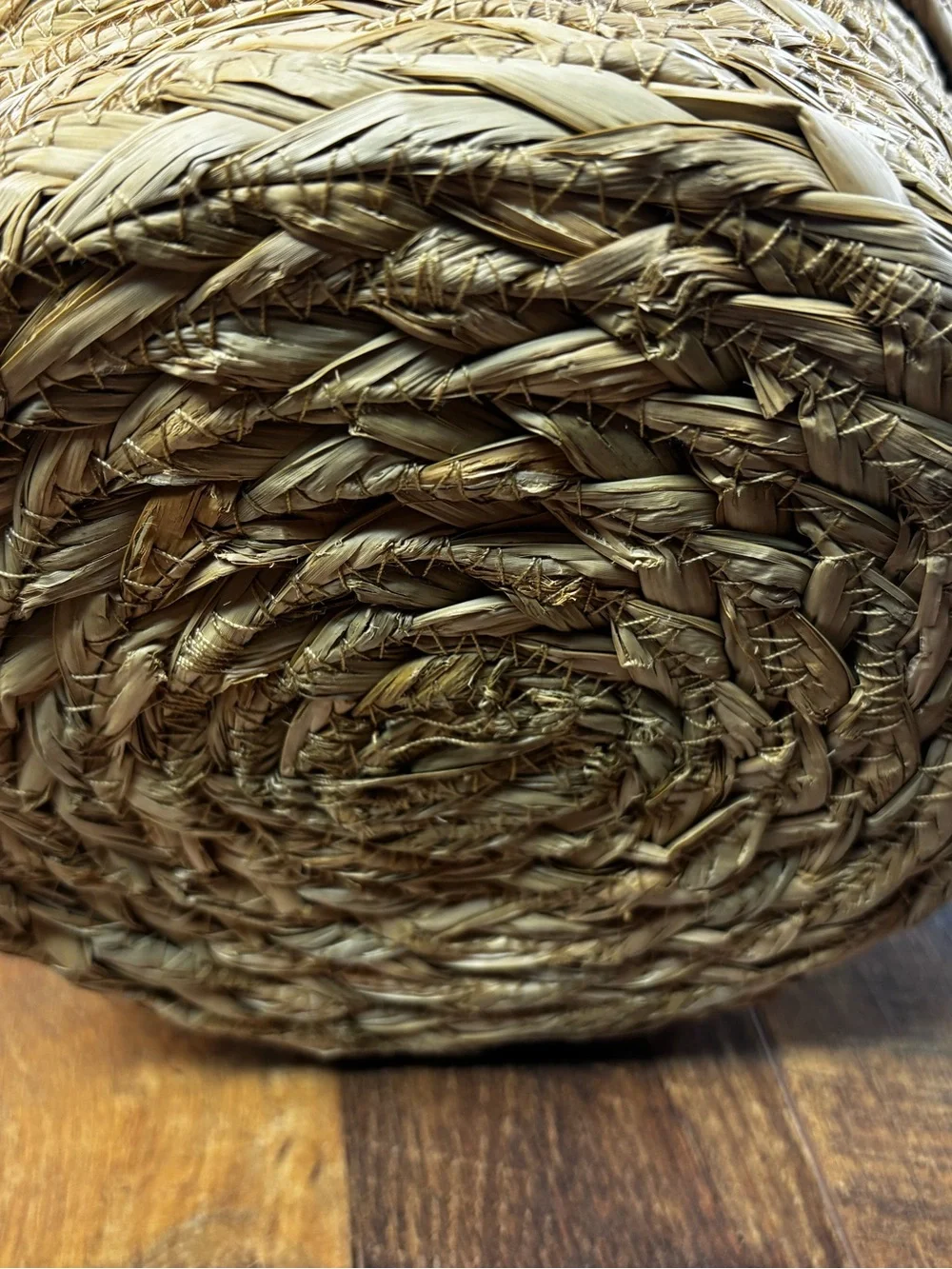 Natural Basket Round Seagrass Wicker Style Basket 5.5”H 8”W with lid organizer